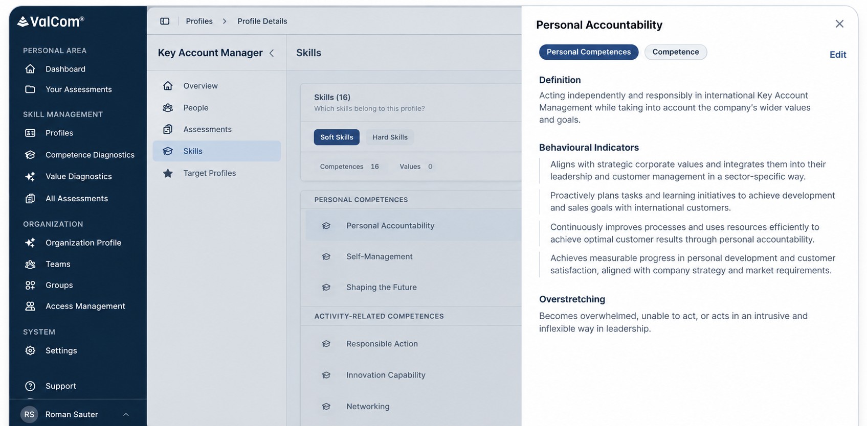 Competency detail view in ValCom: the competence 'Personal Accountability' from the personal competences area, expanded with a definition, behavioural indicators and a description of overstretching – next to the skills list of the Key Account Manager role profile.